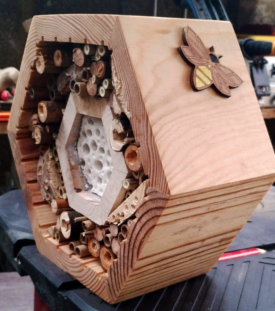 Honeycomb Bee Hotel with Clay Interior - Ideal for Mason Bees and Bumblebees